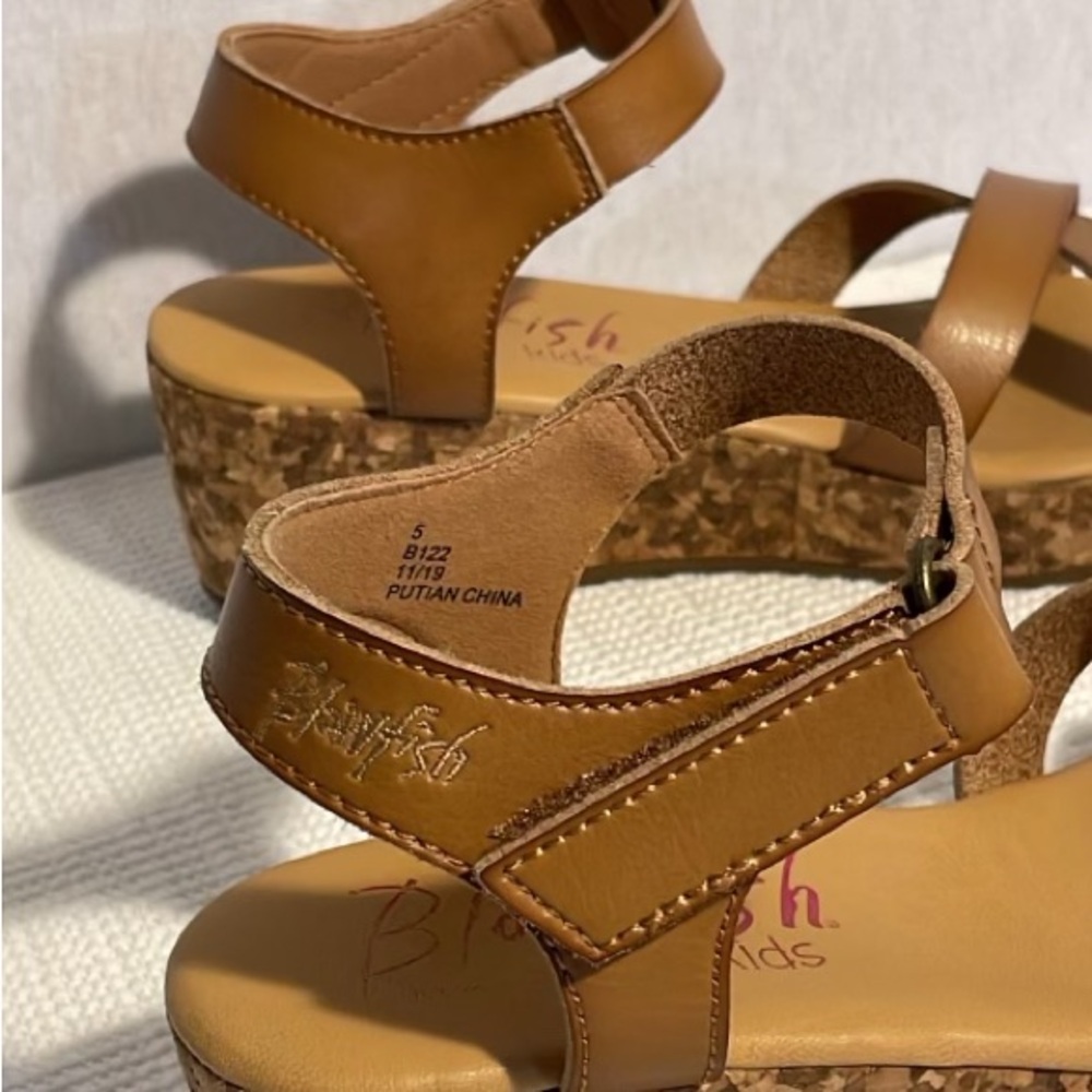 Blow fish Malibu Kids wedges sandals, size 5 - Picture 8 of 12